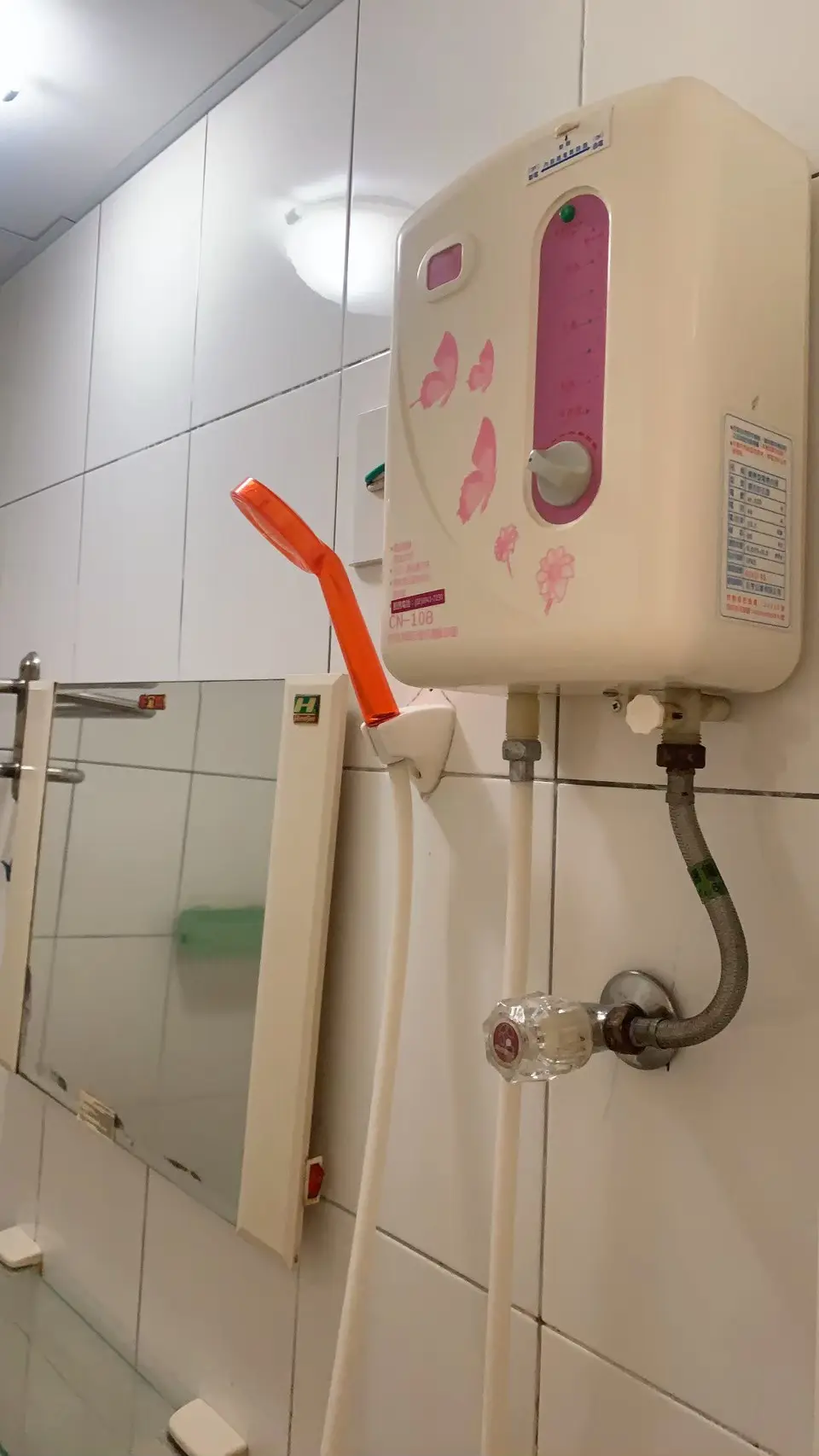 Room for rent in Wanhua District, Taipei City | NT$ 9 500 | 5 ping slide 3