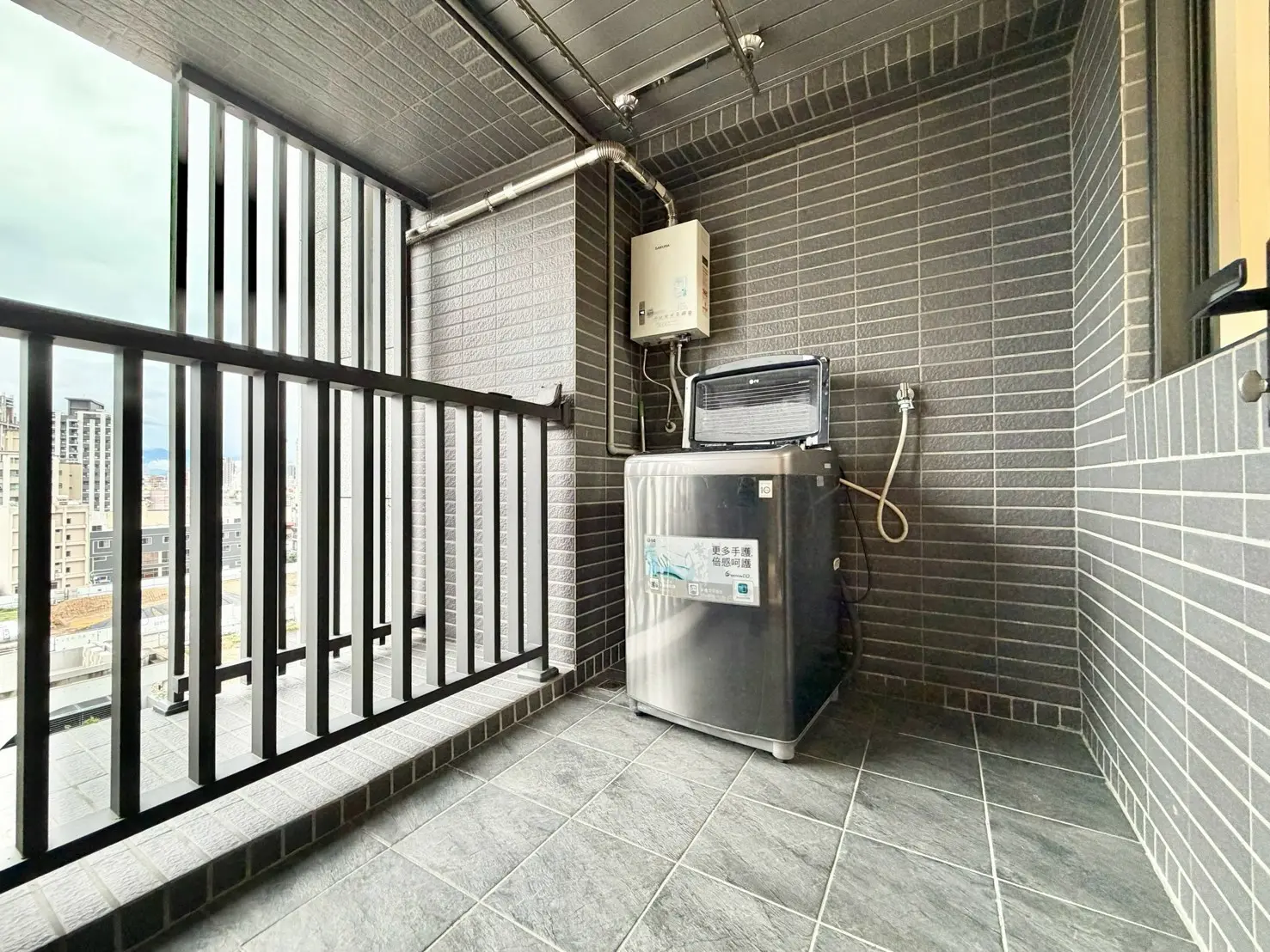 2 bedrooms apartment for rent in Beitun District, Taichung City | NT$ 38 000 | 20 ping slide 10