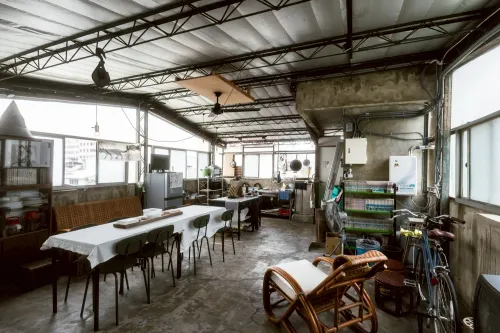 Room for rent NT$ 8 000 - 中央第二商場 - 3 bedrooms