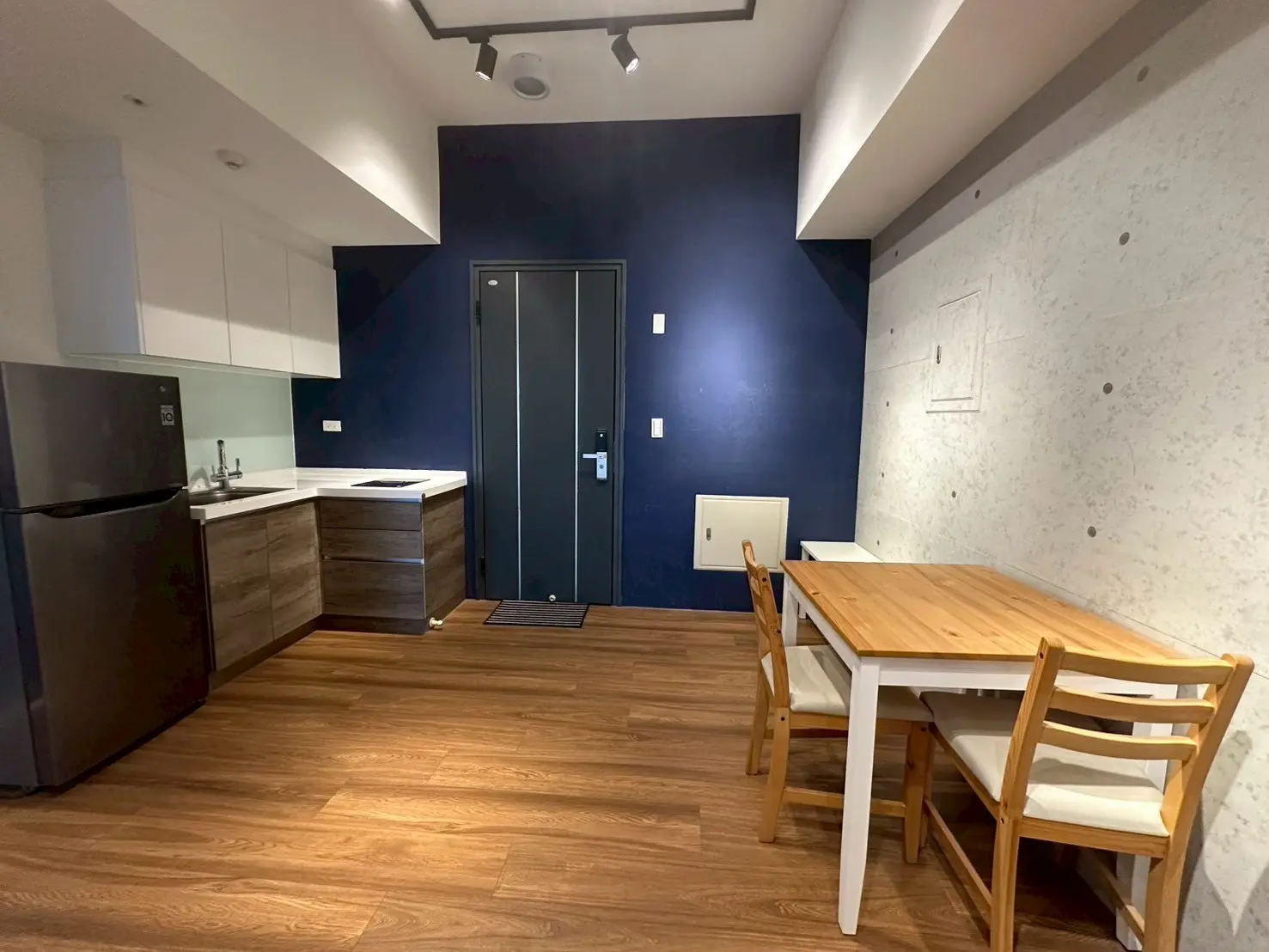 1 room apartment for sale in Nantun District, Taichung City | TWD 10 880 000 | 11 ping slide 2