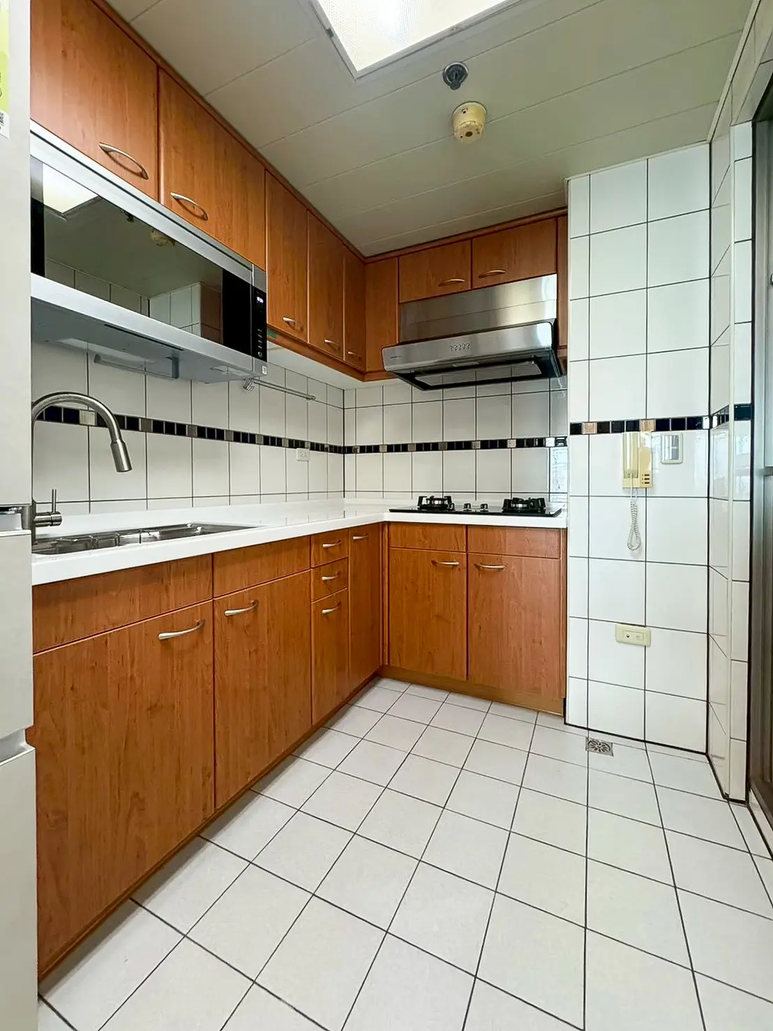 3 bedrooms apartment for rent in Songshan District, Taipei City | NT$ 75 000 | 28 ping slide 6