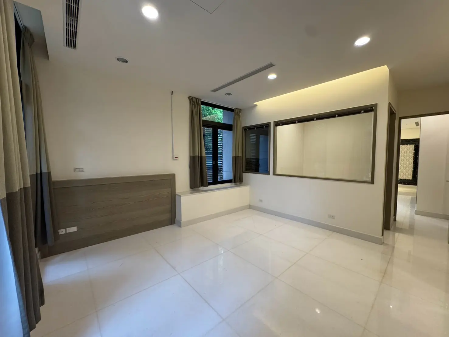 2 bedrooms apartment for rent in Zhongshan District, Taipei City | NT$ 92 000 | 23 ping slide 3