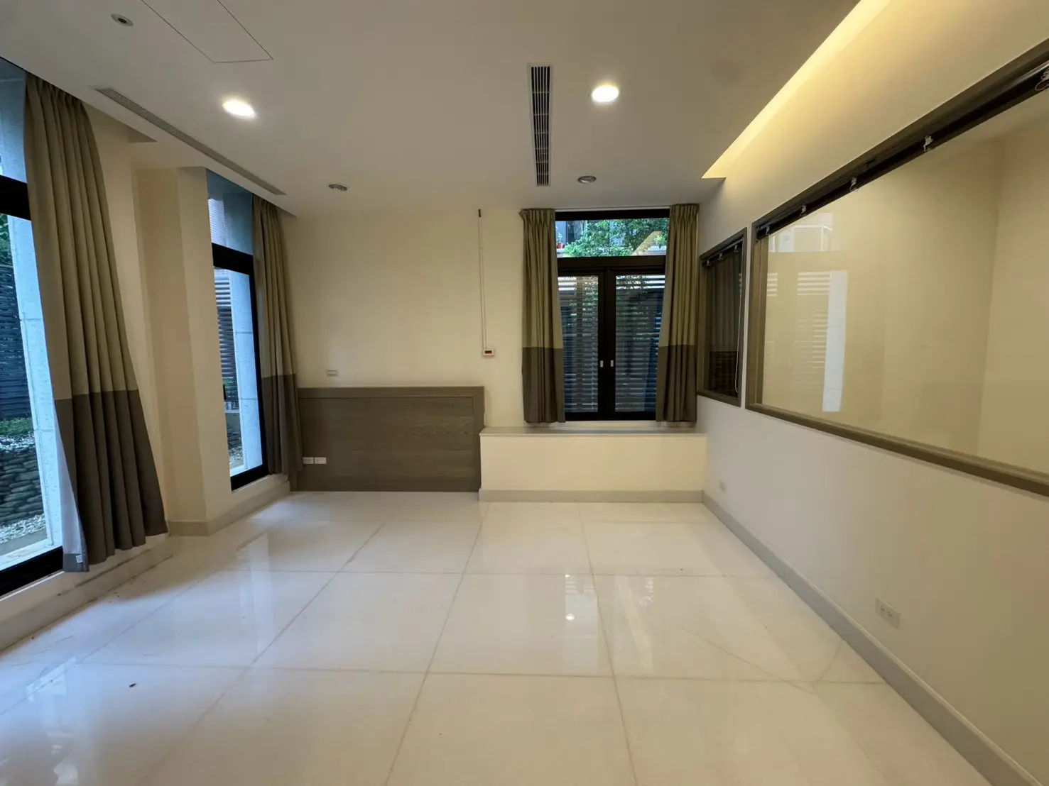 2 bedrooms apartment for rent in Zhongshan District, Taipei City | NT$ 92 000 | 23 ping slide 4