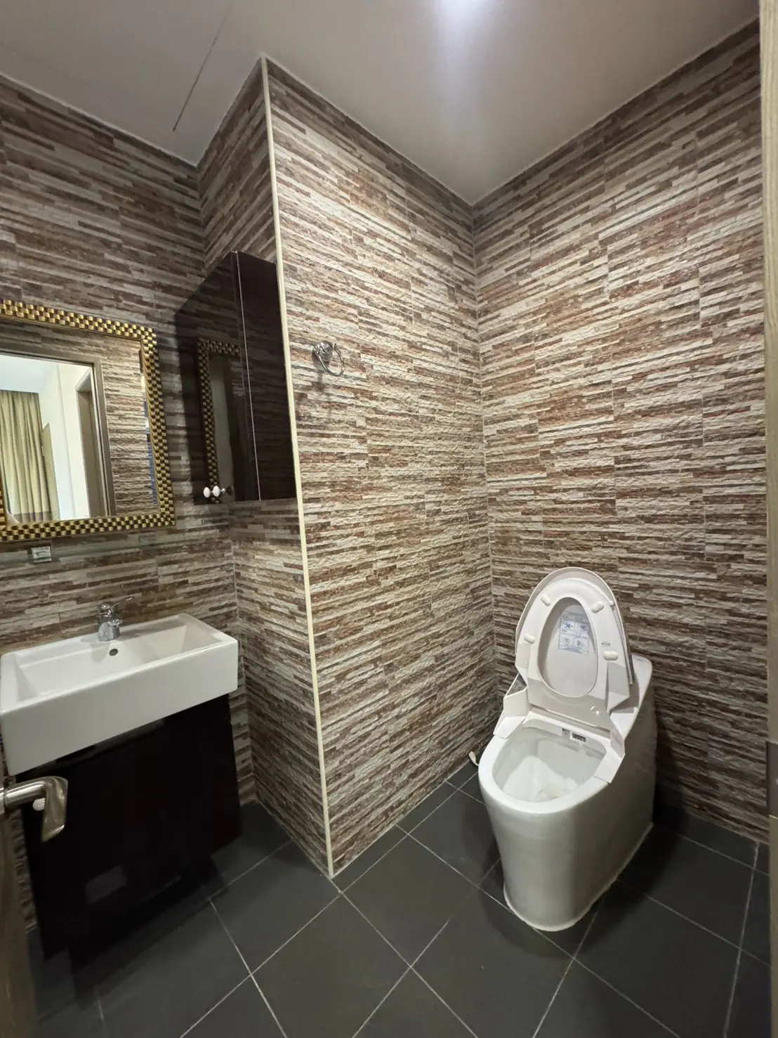 2 bedrooms apartment for rent in Zhongshan District, Taipei City | NT$ 92 000 | 23 ping slide 17
