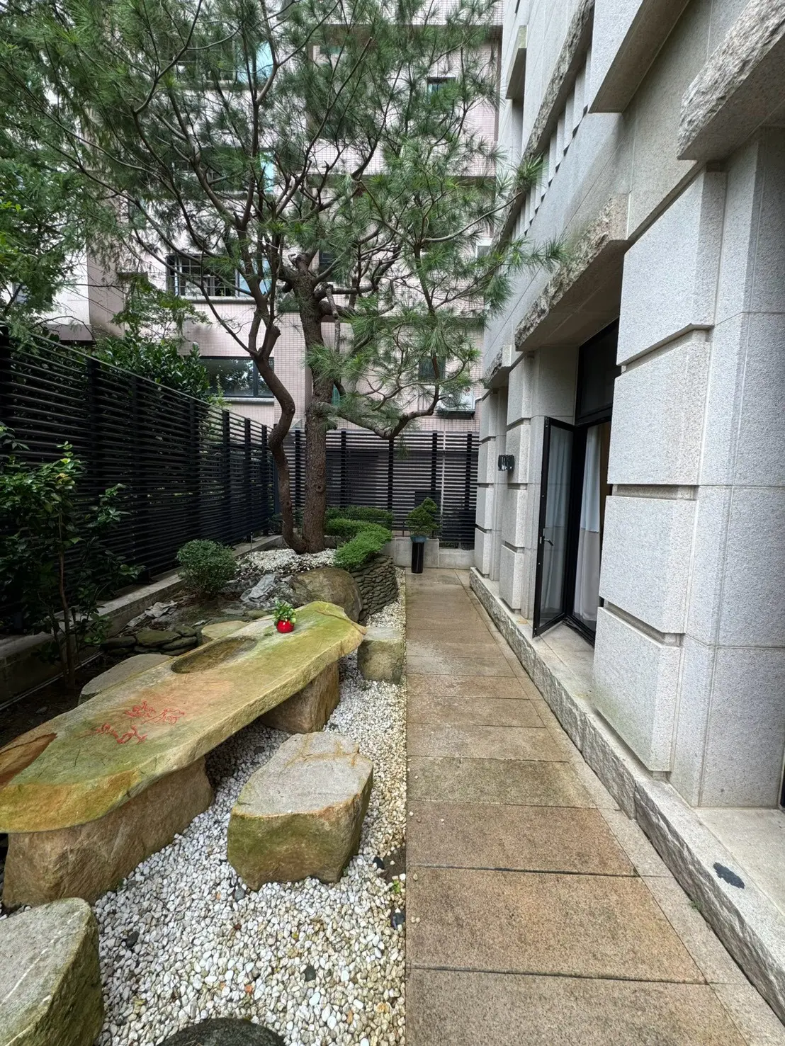 2 bedrooms apartment for rent in Zhongshan District, Taipei City | NT$ 92 000 | 23 ping slide 18