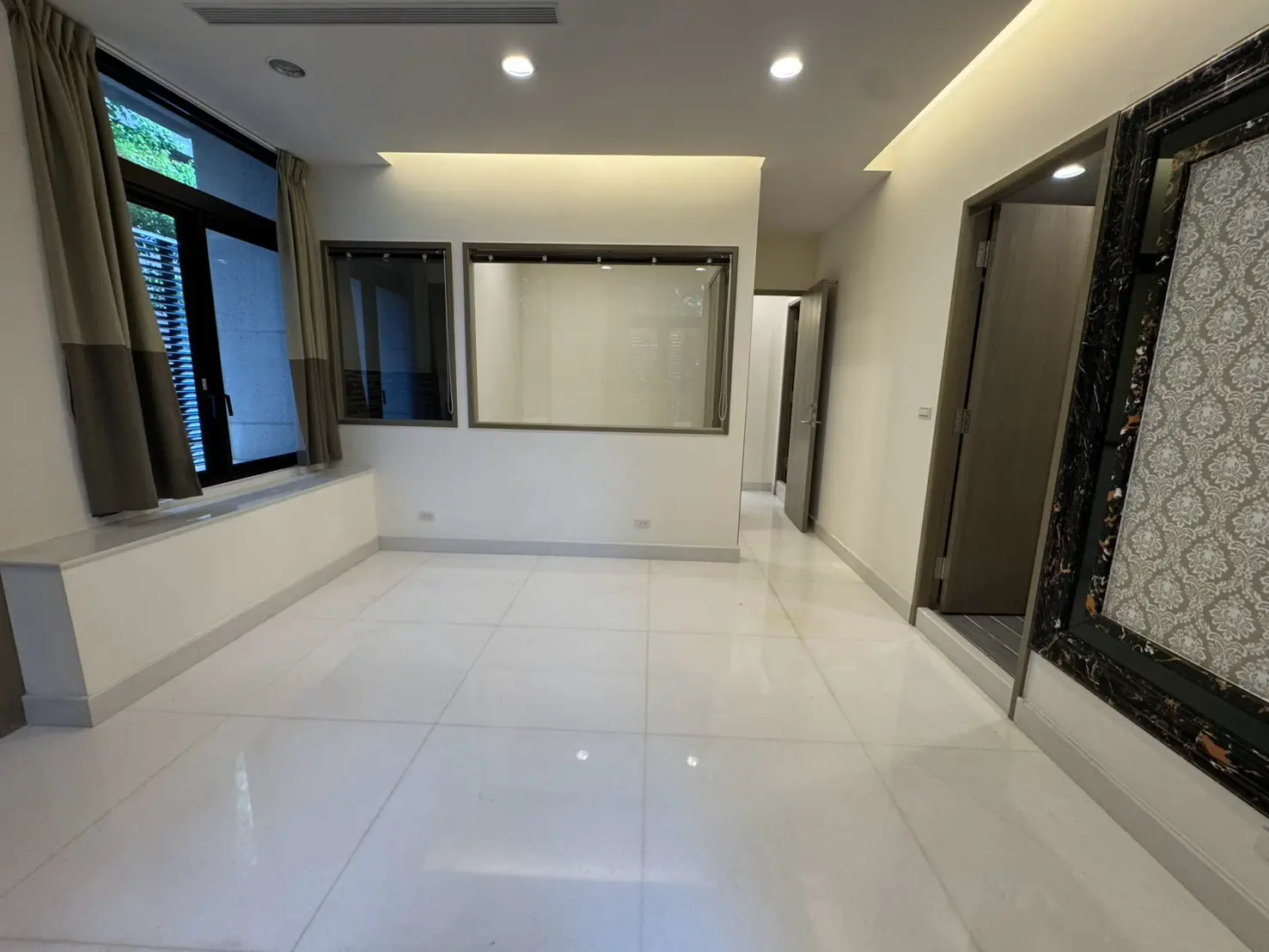 2 bedrooms apartment for rent in Zhongshan District, Taipei City | NT$ 92 000 | 23 ping slide 2