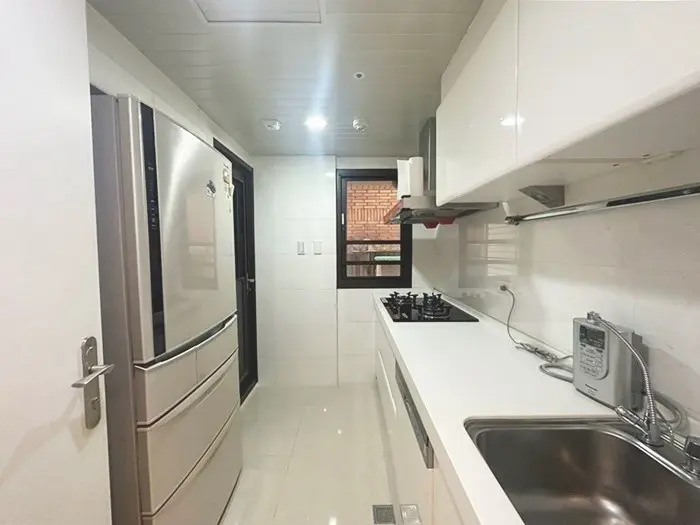 4 bedrooms apartment for rent in Songshan District, Taipei City | NT$ 148 000 | 35 ping slide 4