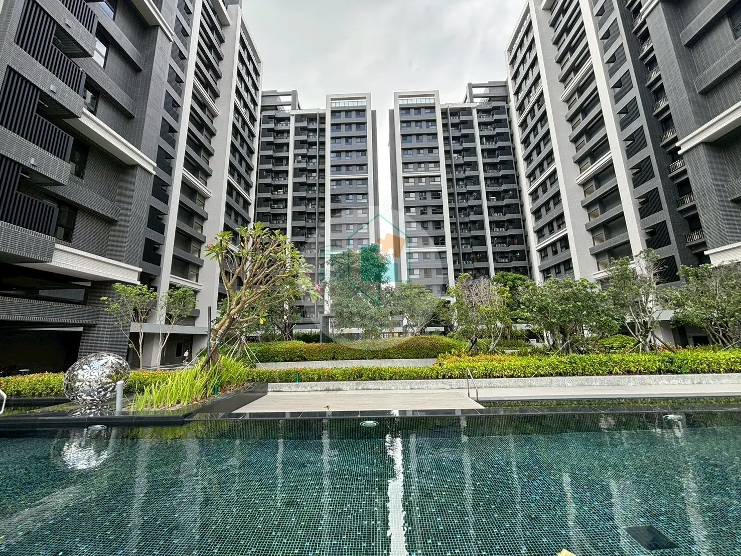 3 bedrooms apartment for sale in East District, Tainan City | TWD 12 980 000 | 16 ping slide 1