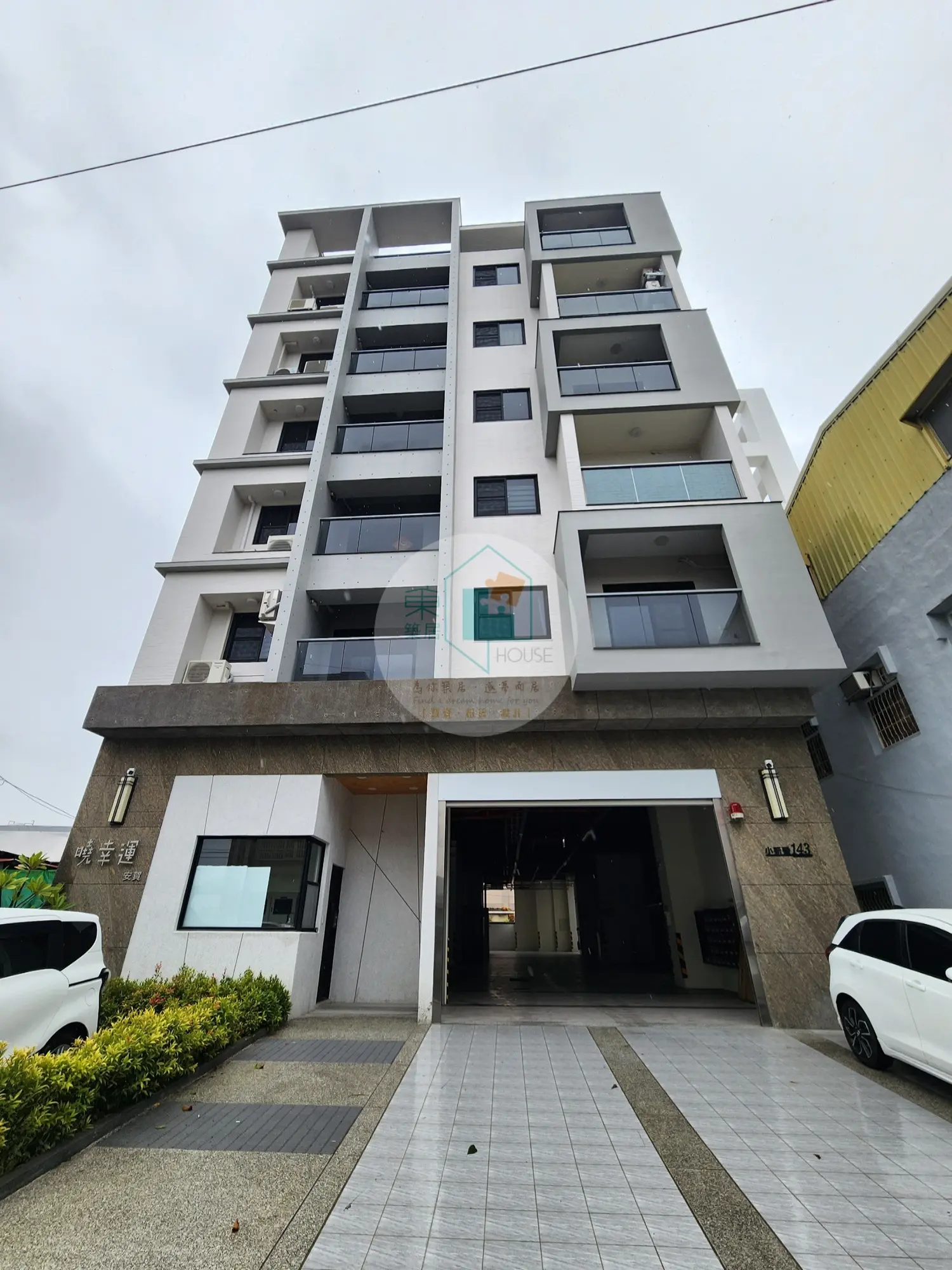 3 bedrooms apartment for sale in Shanhua District, Tainan City | TWD 10 990 000 | 20 ping slide 0