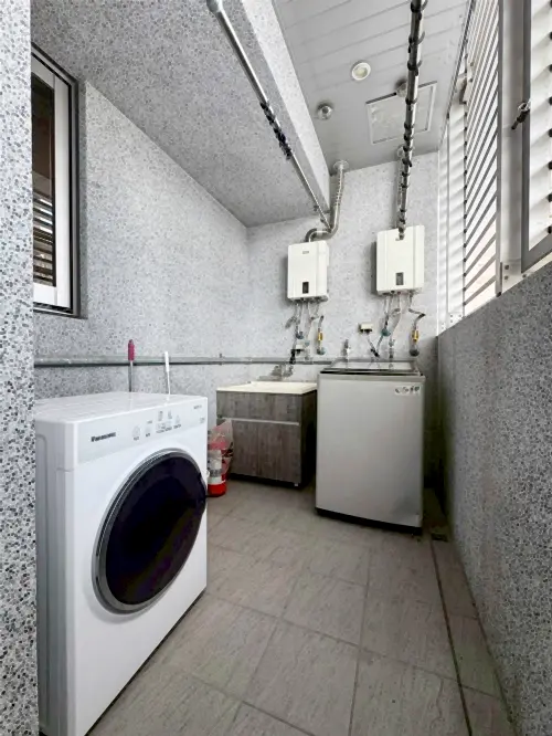 4 bedrooms apartment for rent in Zhongshan District, Taipei City | NT$ 185 000 | 68 ping slide 10