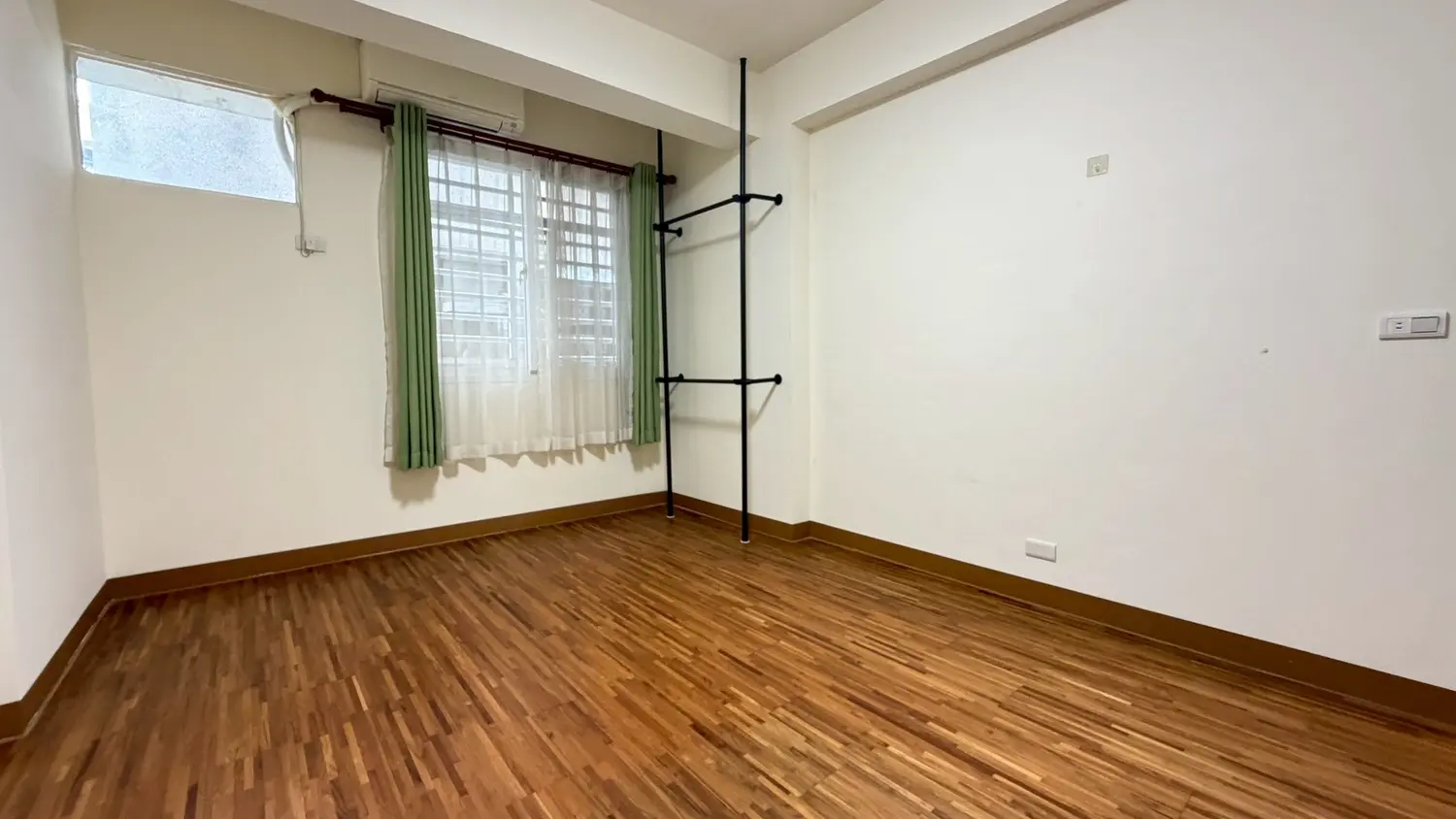 2 bedrooms apartment for rent TWD 18 800 - 23 ping - South District,Tainan City slide 8