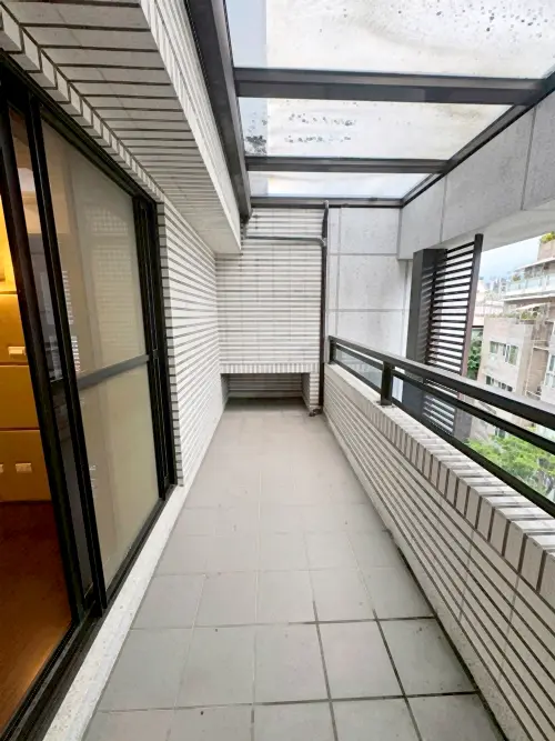2 bedrooms apartment for rent in Zhongzheng District, Taipei City | NT$ 135 000 | 37 ping slide 12
