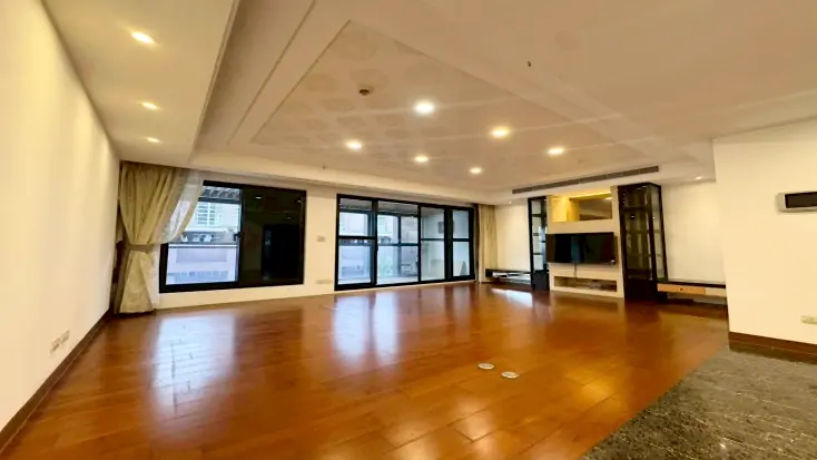 2 bedrooms apartment for rent in Zhongzheng District, Taipei City | NT$ 135 000 | 37 ping slide 1