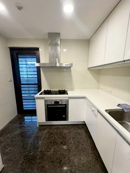 2 bedrooms apartment for rent in Zhongzheng District, Taipei City | NT$ 135 000 | 37 ping slide 4