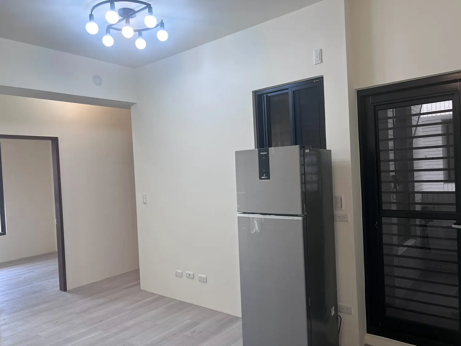 2 bedrooms apartment for rent in Taibao City, Chiayi County | NT$ 32 000 | 20 ping slide 1