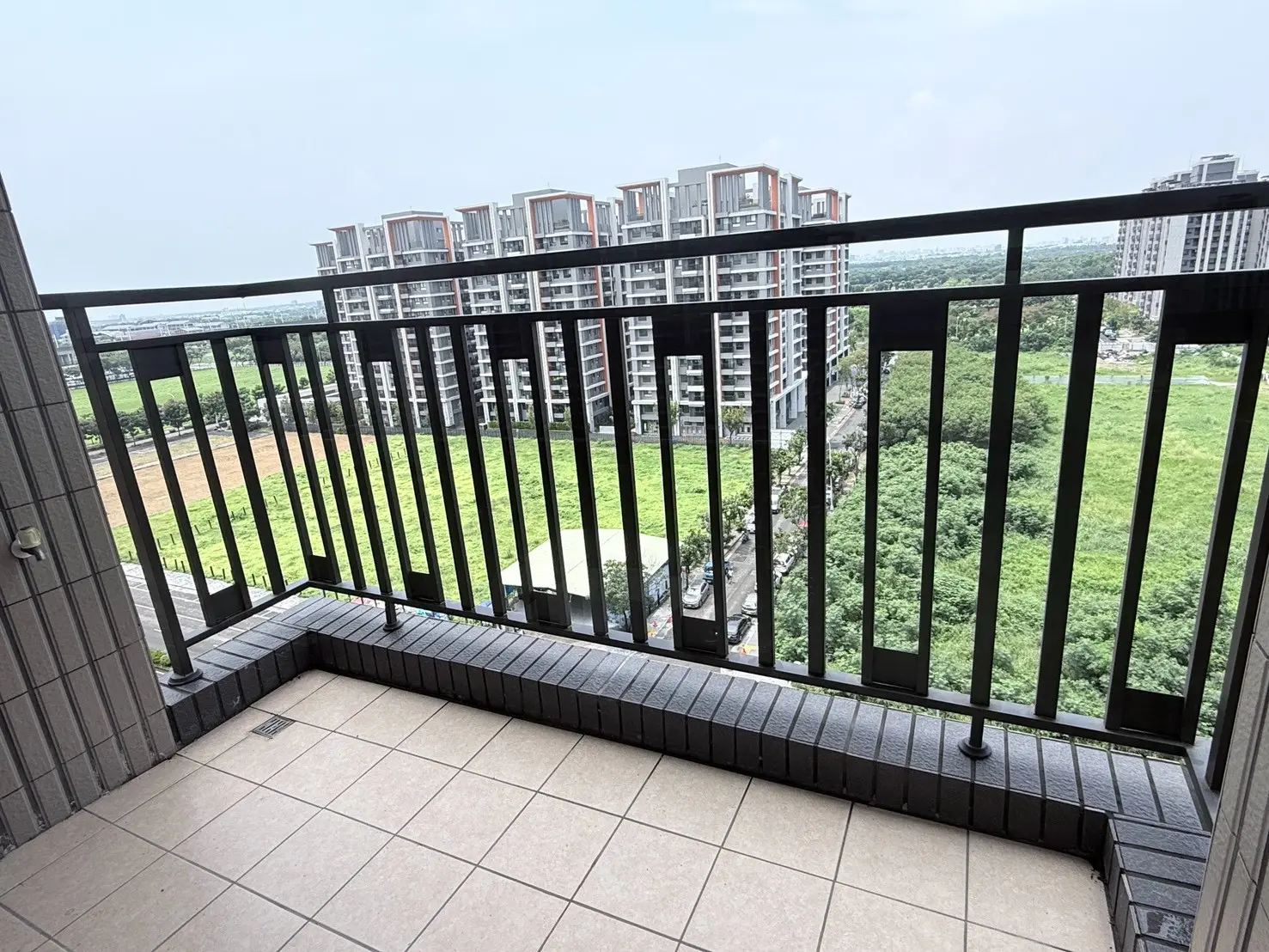 3 bedrooms apartment for rent in Gueiren District, Tainan City | NT$ 25 000 | 25 ping slide 1
