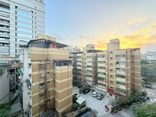 Apartment for sale TWD 51 800 000 - Section 5, Nanjing East Road - 3 bedrooms