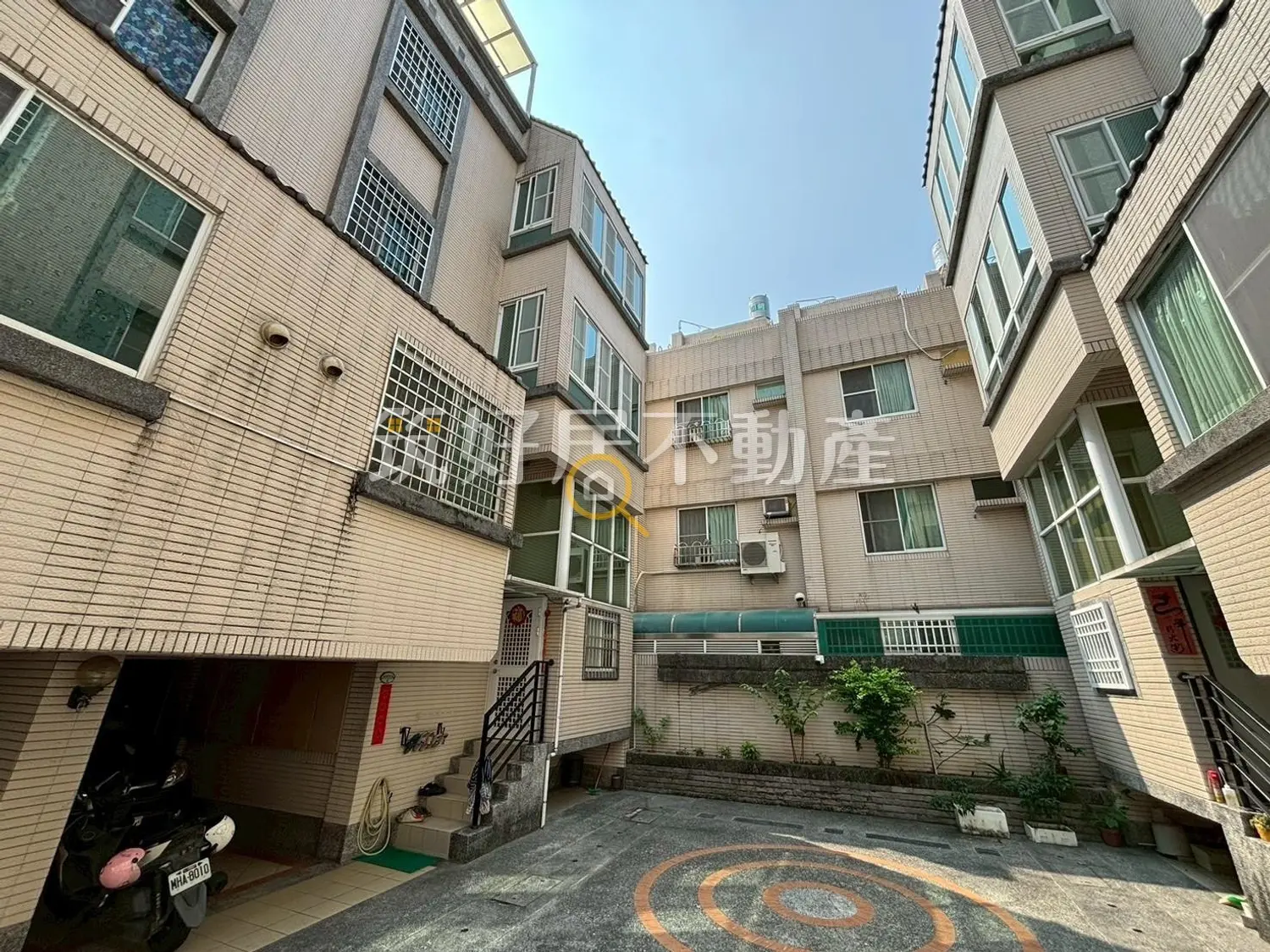4 bedrooms townhouse for sale TWD 15 990 000 - 59 ping - Hunei District, Kaohsiung City slide 2