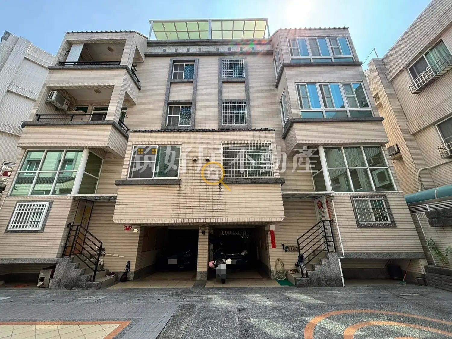 4 bedrooms townhouse for sale TWD 15 990 000 - 59 ping - Hunei District, Kaohsiung City slide 0