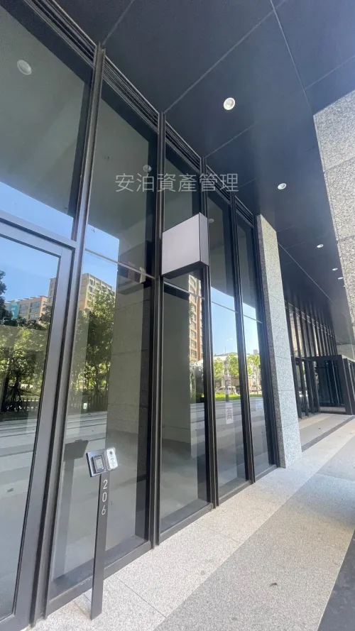 Studio apartment for rent TWD 350 000 - 130 ping - Zhonghe District,New Taipei City slide 2