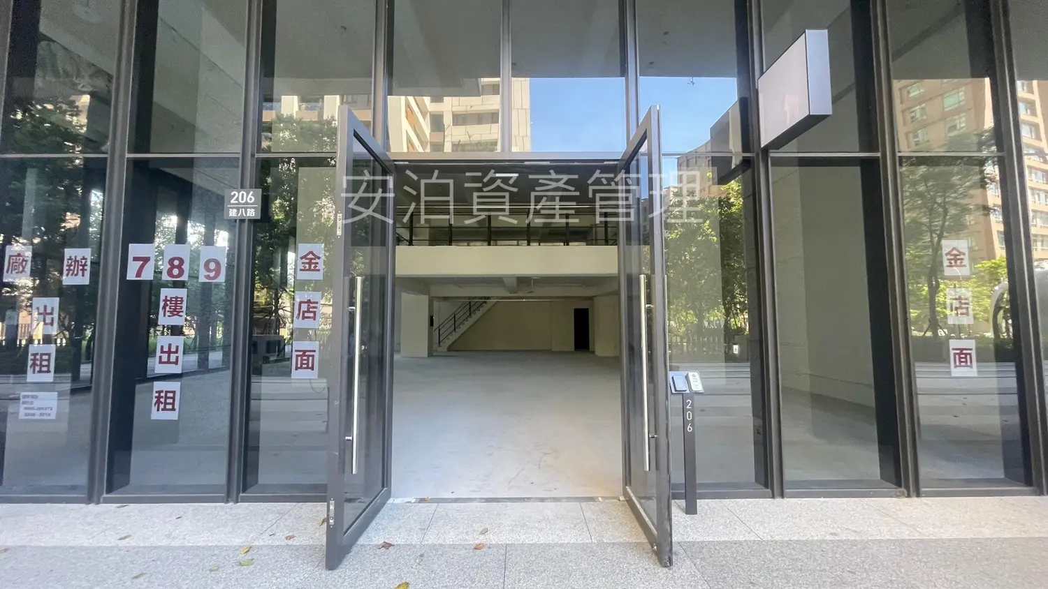 Studio apartment for rent TWD 350 000 - 130 ping - Zhonghe District,New Taipei City slide 1