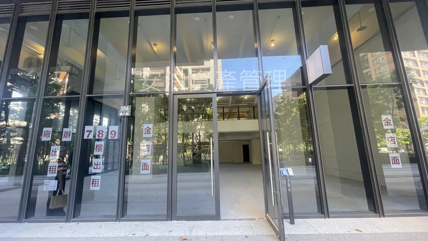 Studio apartment for rent TWD 350 000 - 130 ping - Zhonghe District,New Taipei City slide 0