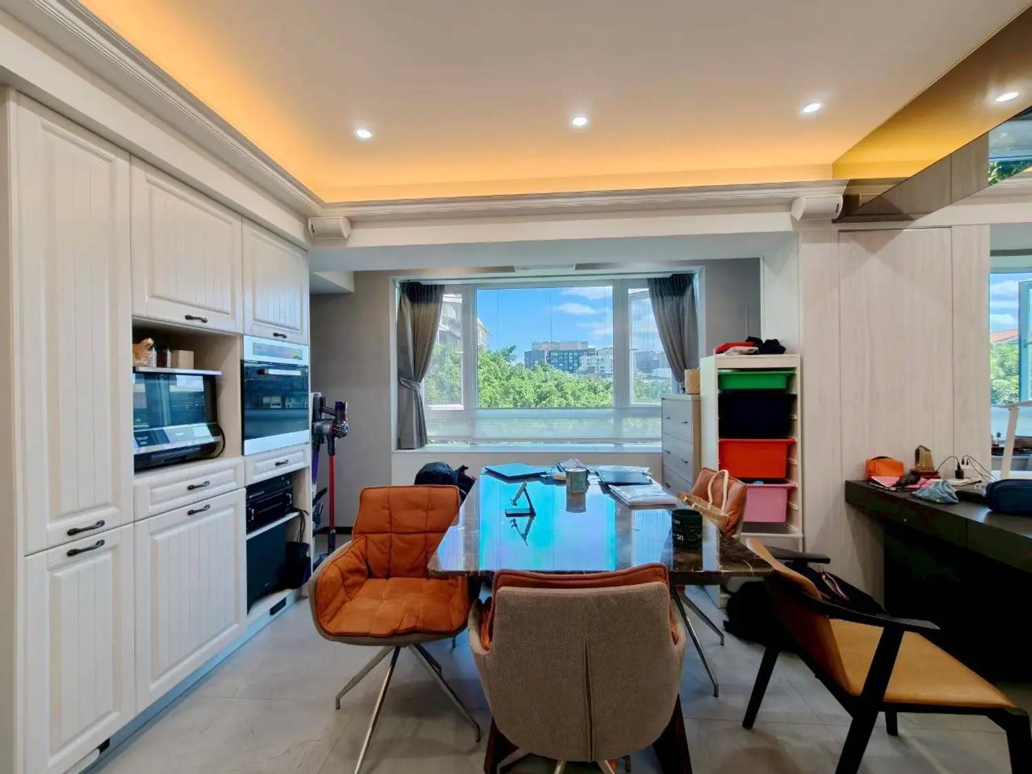 3 bedrooms apartment for sale TWD 56 800 000 - 31 ping - Songshan District,Taipei City slide 1