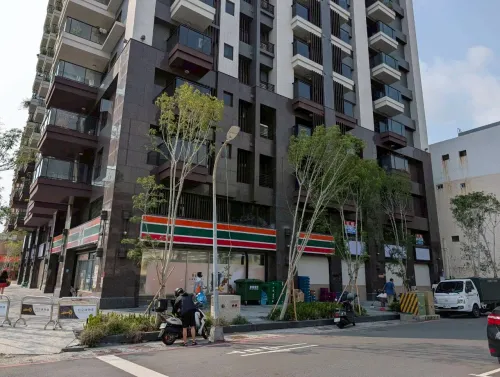 Shop / Retail for rent in Lingya District, Kaohsiung City | NT$ 31 000 | 12 ping slide 3
