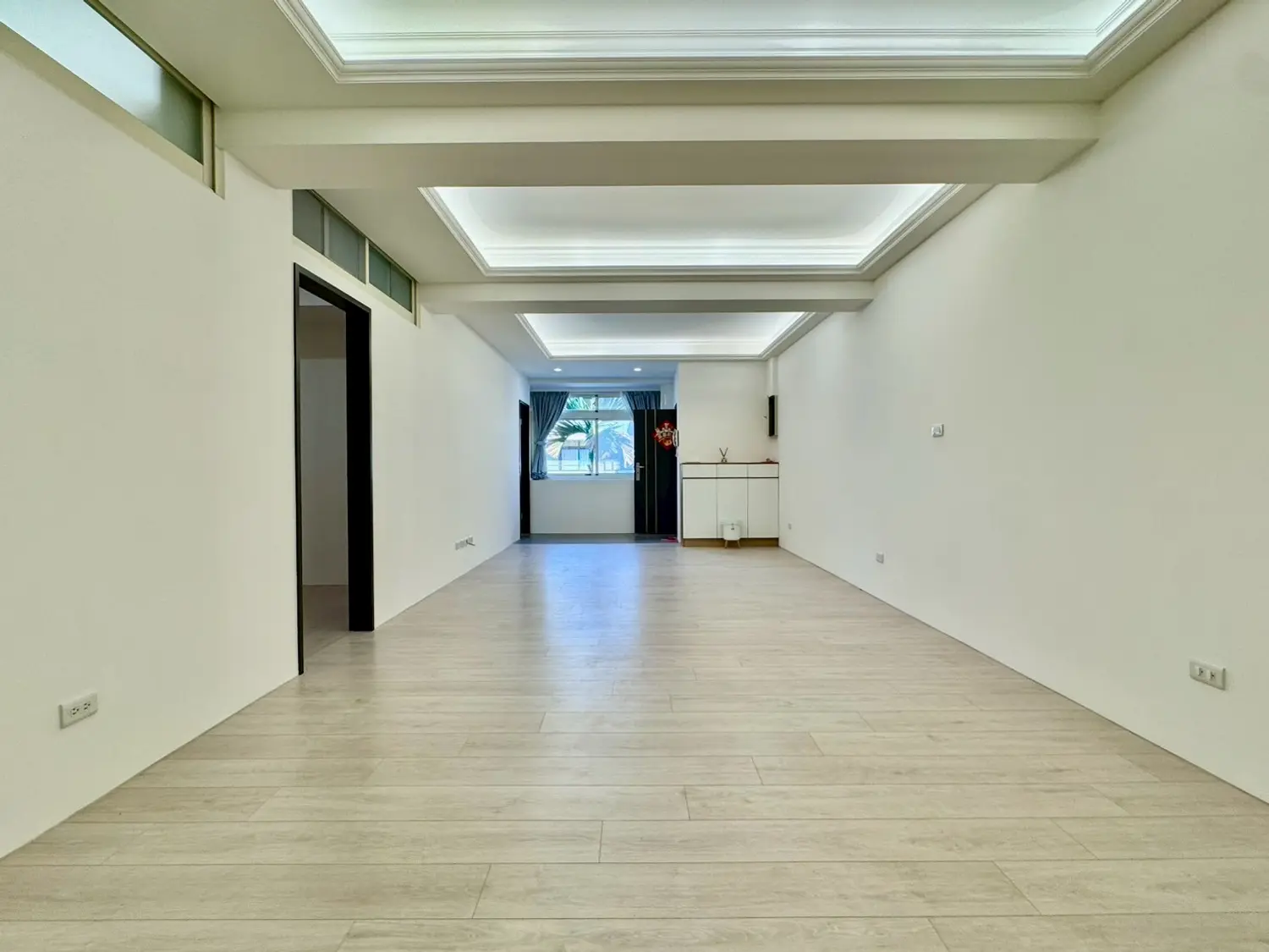 3 bedrooms apartment for sale TWD 24 880 000 - 29 ping - Songshan District,Taipei City slide 1