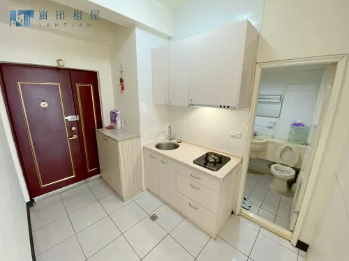 Room for rent in Xitun District, Taichung City | NT$ 15 000 | 8 ping slide 3