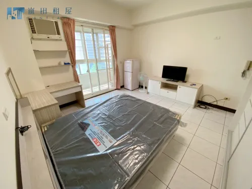 Room for rent in Xitun District, Taichung City | NT$ 15 000 | 8 ping slide 1