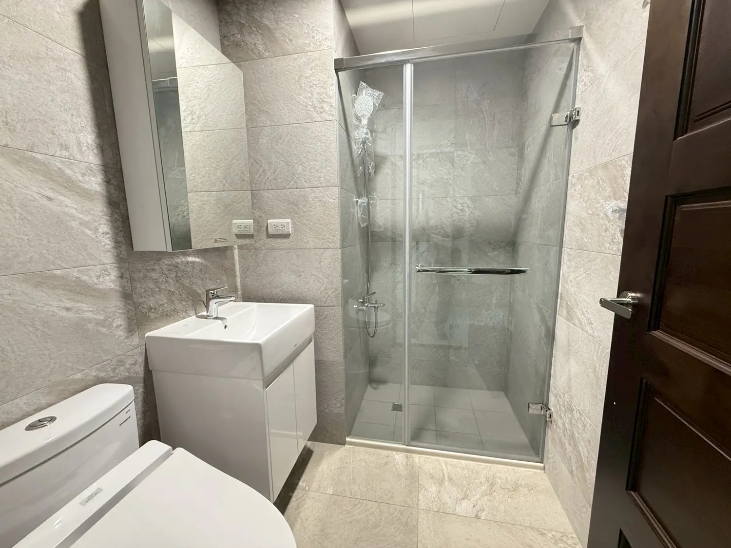 3 bedrooms apartment for sale TWD 59 880 000 - 26 ping - Songshan District,Taipei City slide 4
