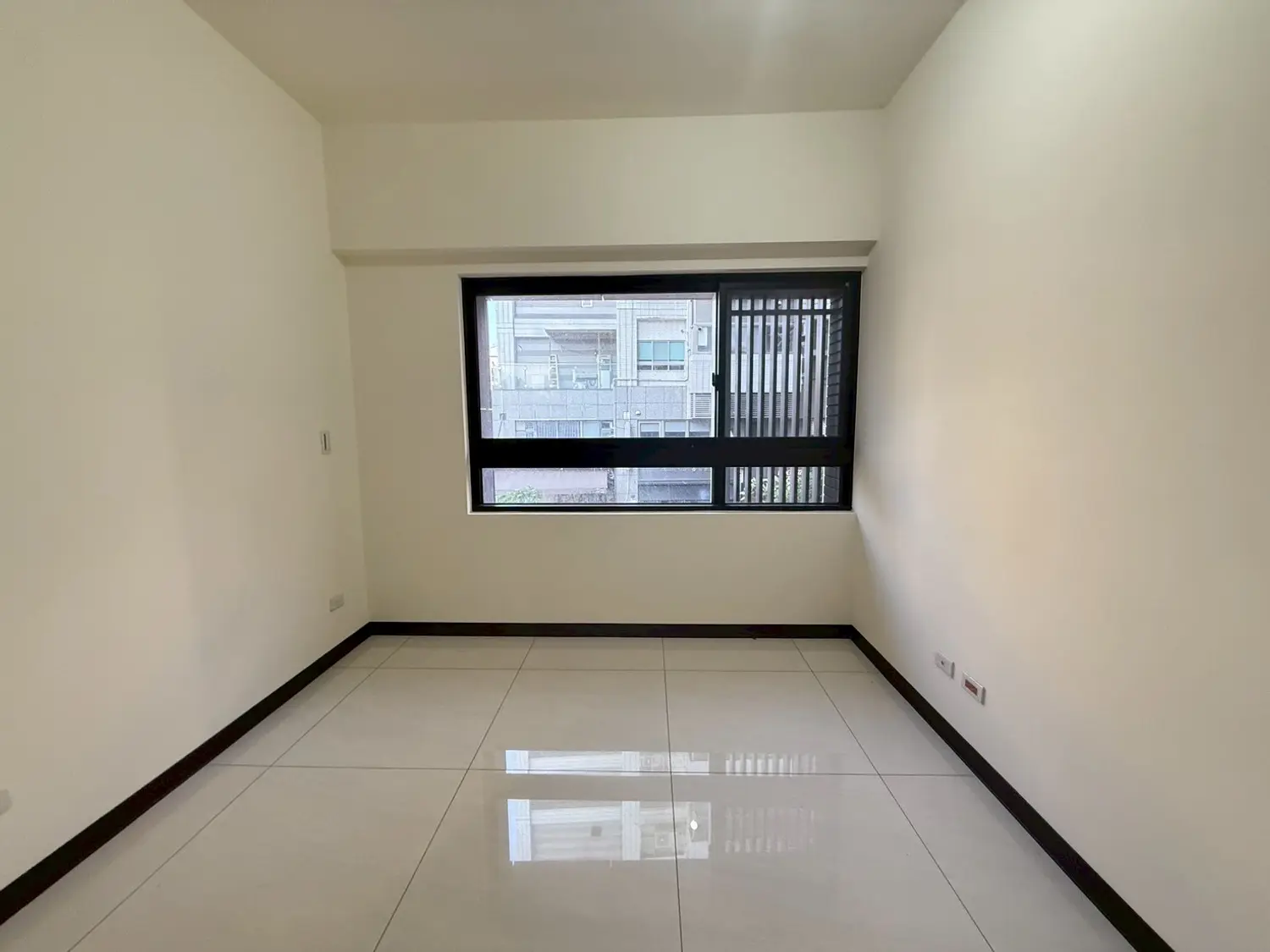 3 bedrooms apartment for sale TWD 59 880 000 - 26 ping - Songshan District,Taipei City slide 6