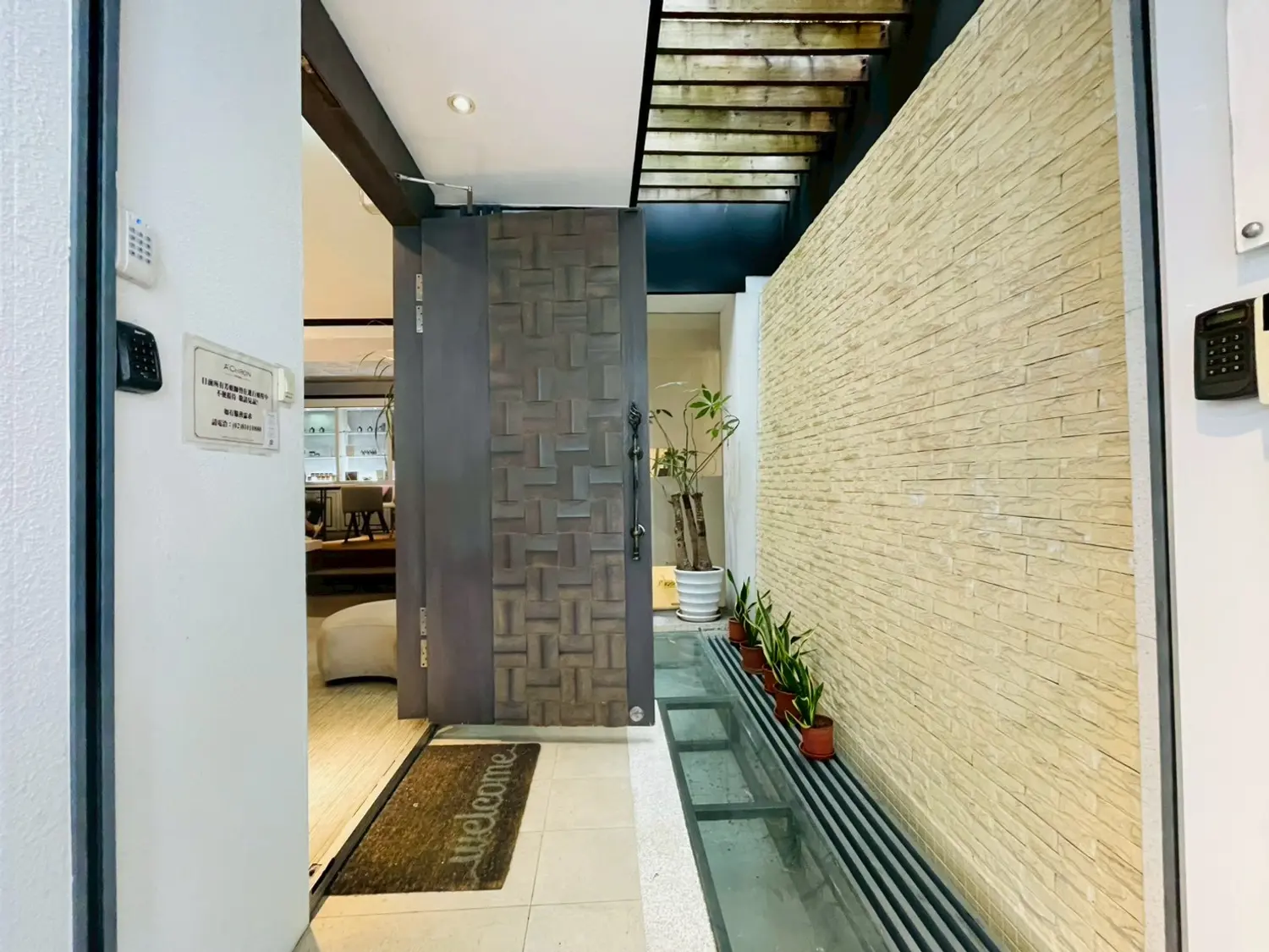 5 bedrooms apartment for rent TWD 90 000 - 27 ping - Songshan District,Taipei City slide 1