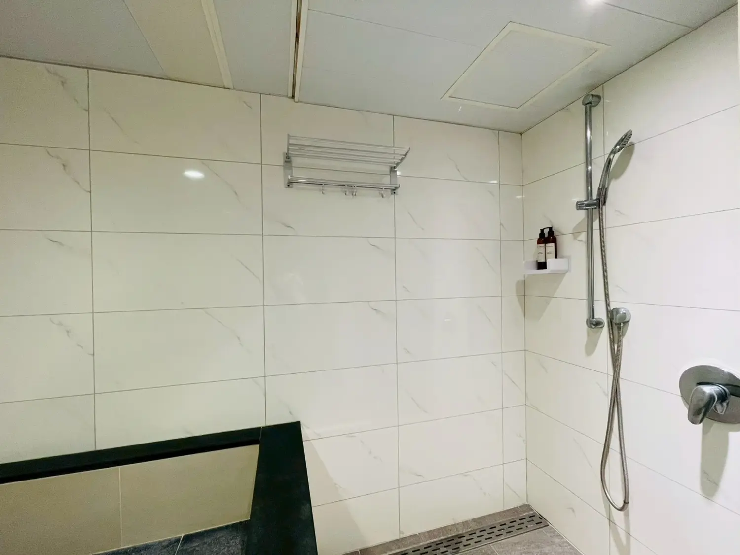 5 bedrooms apartment for rent TWD 90 000 - 27 ping - Songshan District,Taipei City slide 4