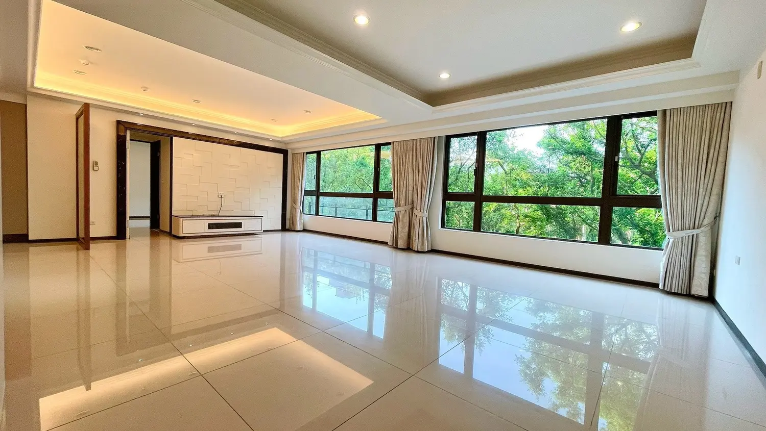 3 bedrooms apartment for rent in Xinyi District, Taipei City | NT$ 175 000 | 45 ping slide 0