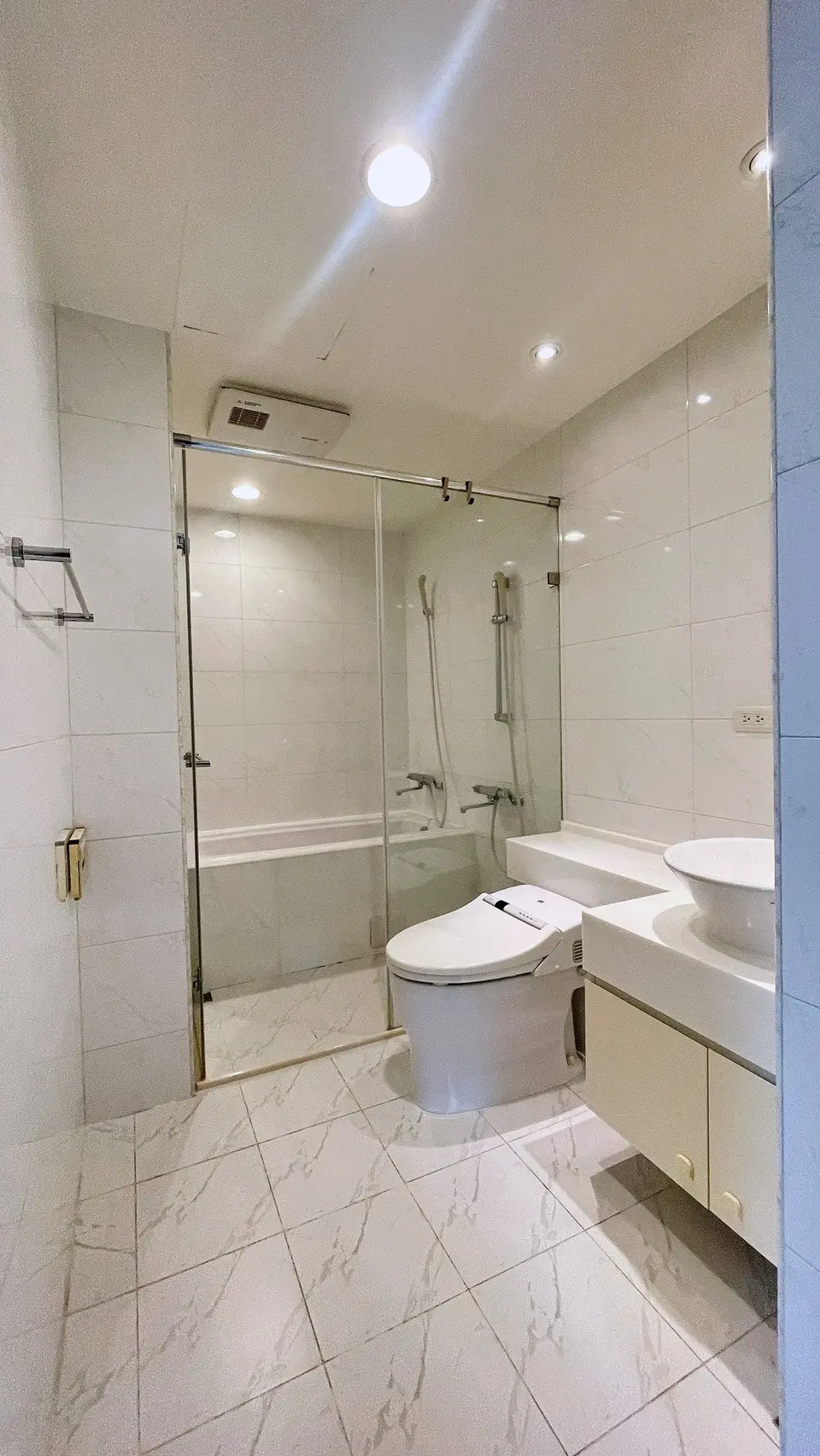 3 bedrooms apartment for rent in Xinyi District, Taipei City | NT$ 175 000 | 45 ping slide 4