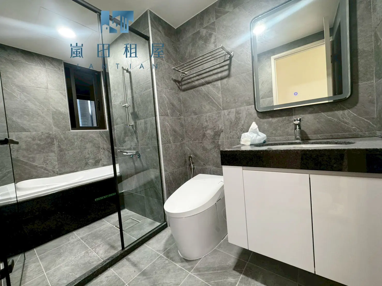 2 bedrooms apartment for rent in Nantun District, Taichung City | NT$ 26 000 | 20 ping slide 2