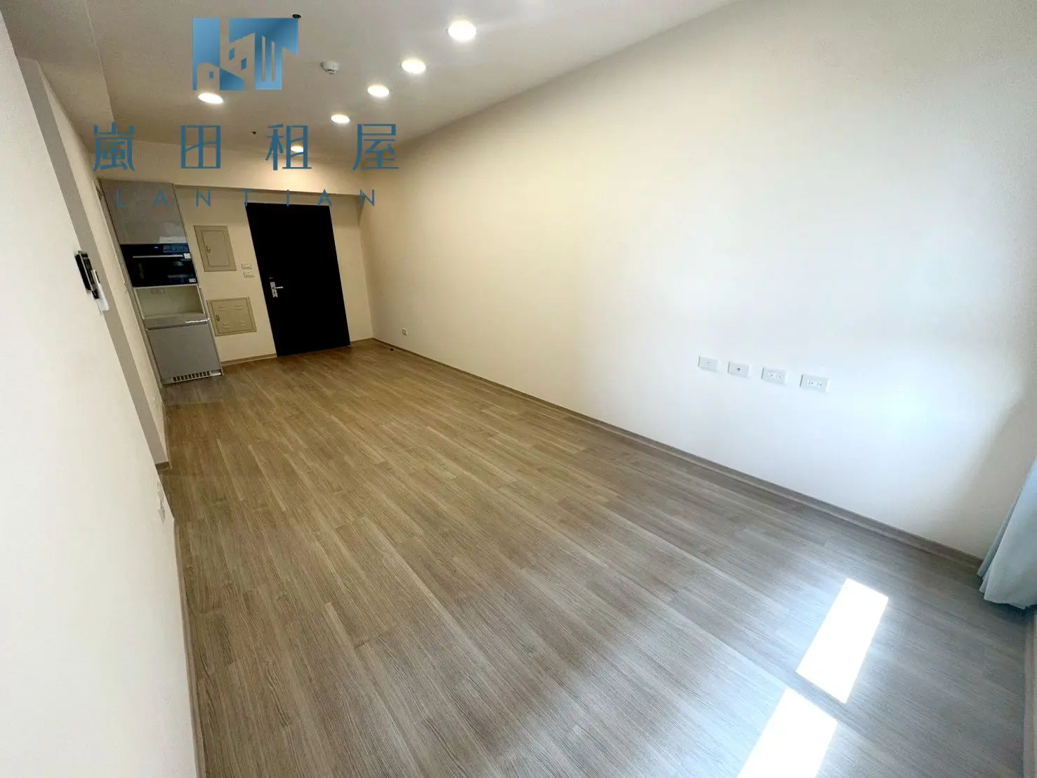 2 bedrooms apartment for rent in Nantun District, Taichung City | NT$ 26 000 | 20 ping slide 1