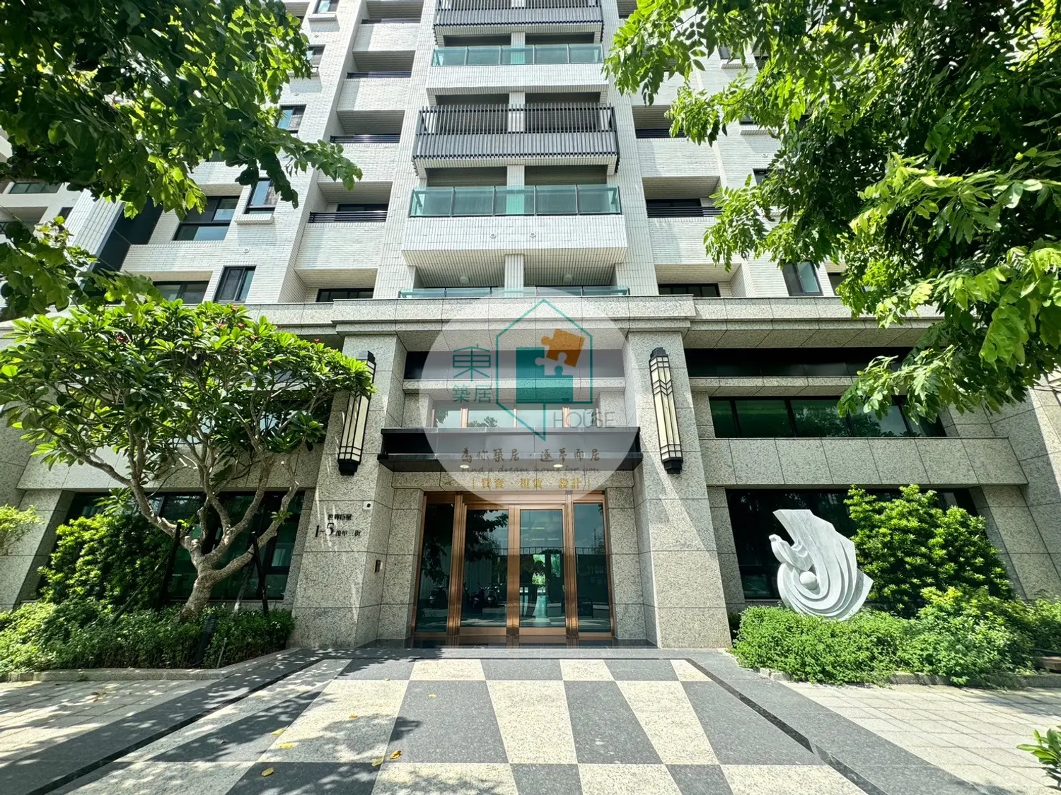 3 bedrooms apartment for rent TWD 30 000 - 23 ping - East District,Tainan City slide 1