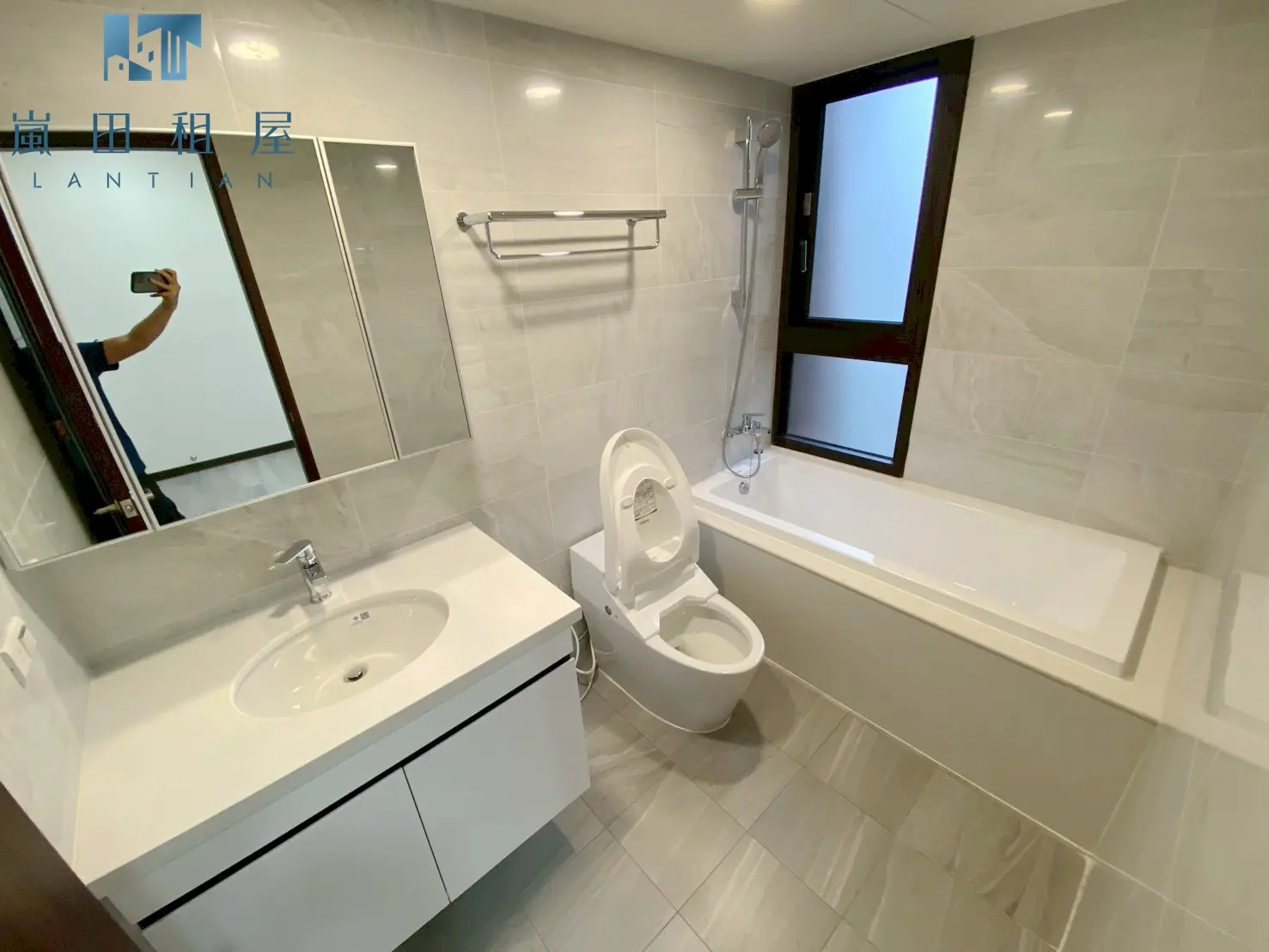 3 bedrooms apartment for rent in Qingshui District, Taichung City | NT$ 20 000 | 26 ping slide 9