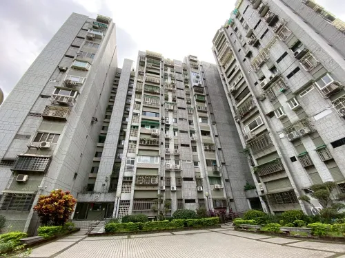 4 bedrooms apartment for sale TWD 53 880 000 - 30 ping - Songshan District, Taipei City slide 8