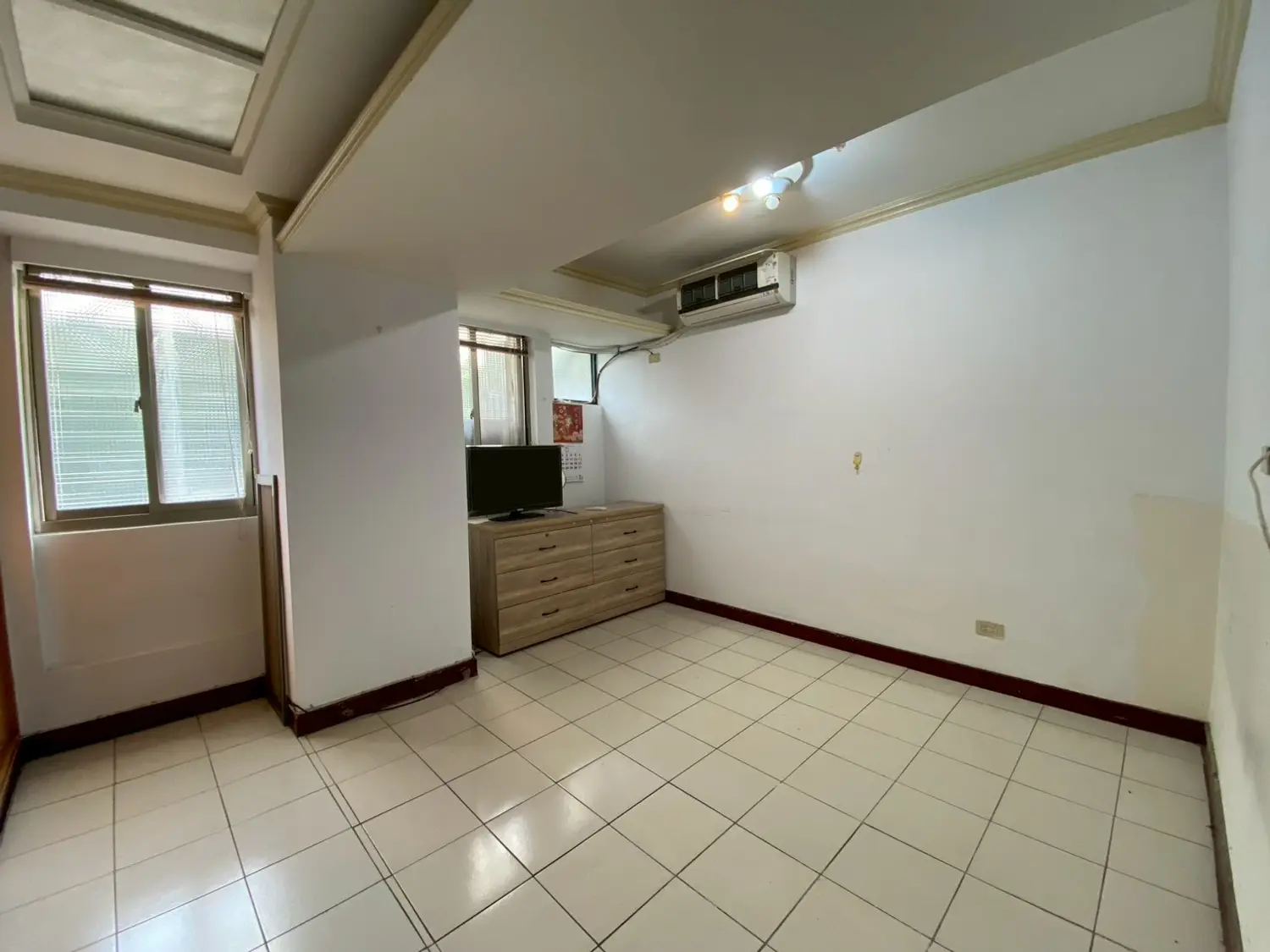 4 bedrooms apartment for sale TWD 53 880 000 - 30 ping - Songshan District, Taipei City slide 3