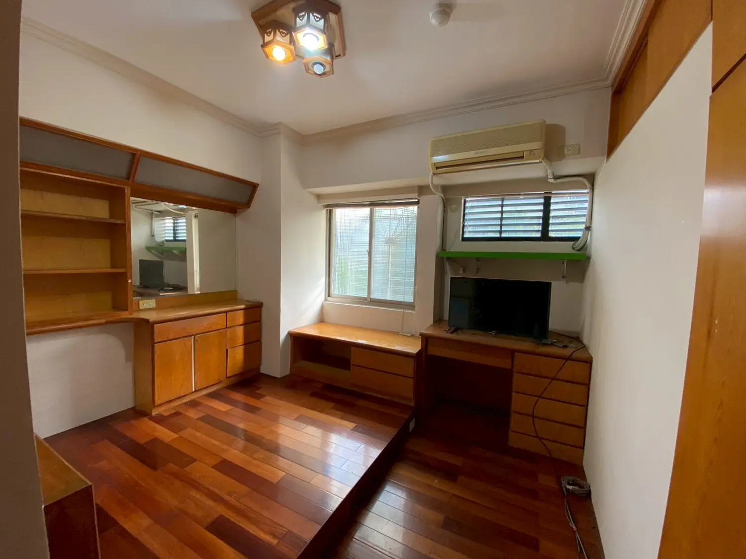 4 bedrooms apartment for sale TWD 53 880 000 - 30 ping - Songshan District, Taipei City slide 10