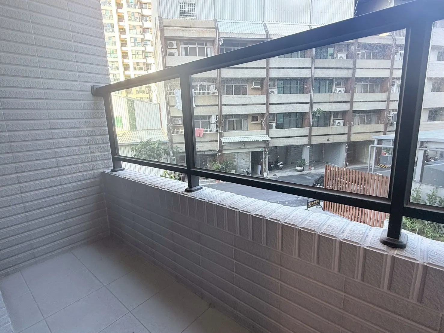2 bedrooms apartment for rent in East District, Tainan City | NT$ 27 000 | 27 ping slide 4