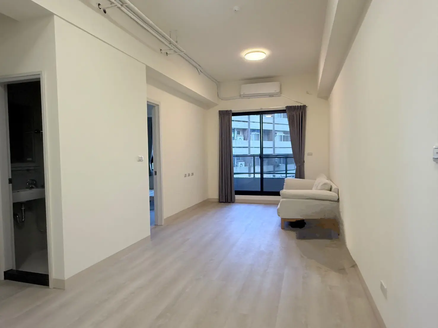 2 bedrooms apartment for rent in East District, Tainan City | NT$ 27 000 | 27 ping slide 2