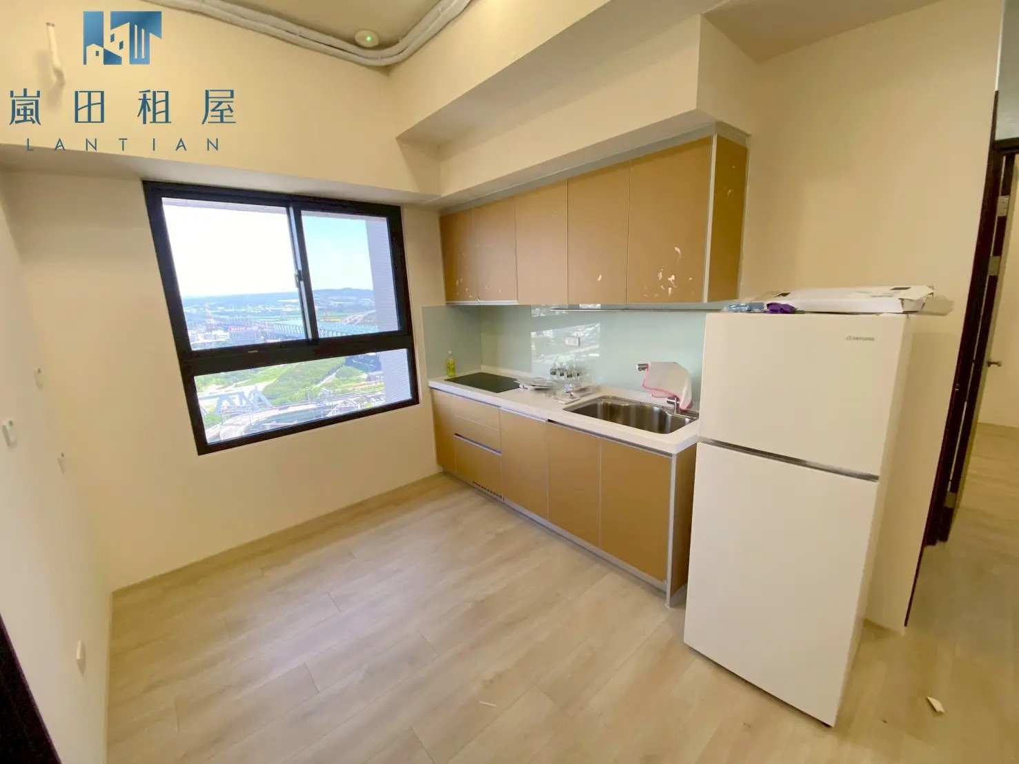 2 bedrooms apartment for rent in Wuri District, Taichung City | NT$ 25 000 | 18 ping slide 3