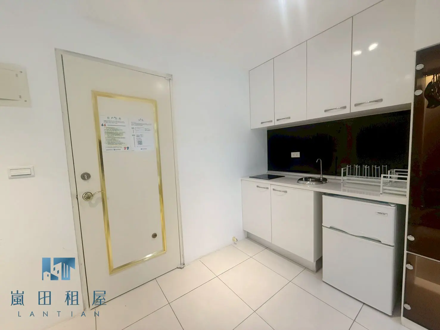 Room for rent in Beitun District, Taichung City | NT$ 12 500 | 8 ping slide 1