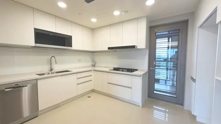 4 bedrooms apartment for rent in Neihu District, Taipei City | NT$ 220 000 | 70 ping slide 2
