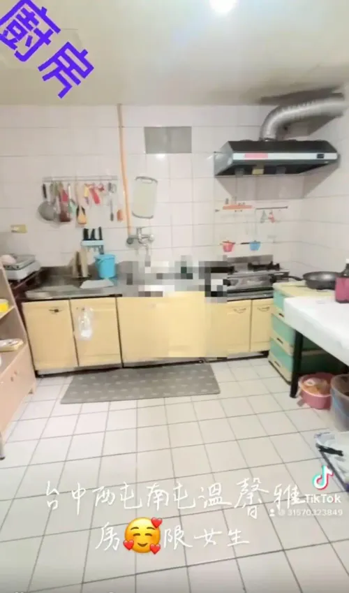 Room for rent TWD 12 000 - Section 2, Wenxin Road - 4 bedrooms